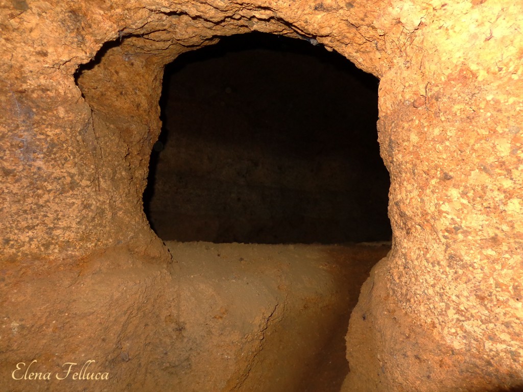 Bracciano, grotta sulla Settevenepalo 1f, ambiente sud-est, ingresso all'ambiente nord-ovest.
