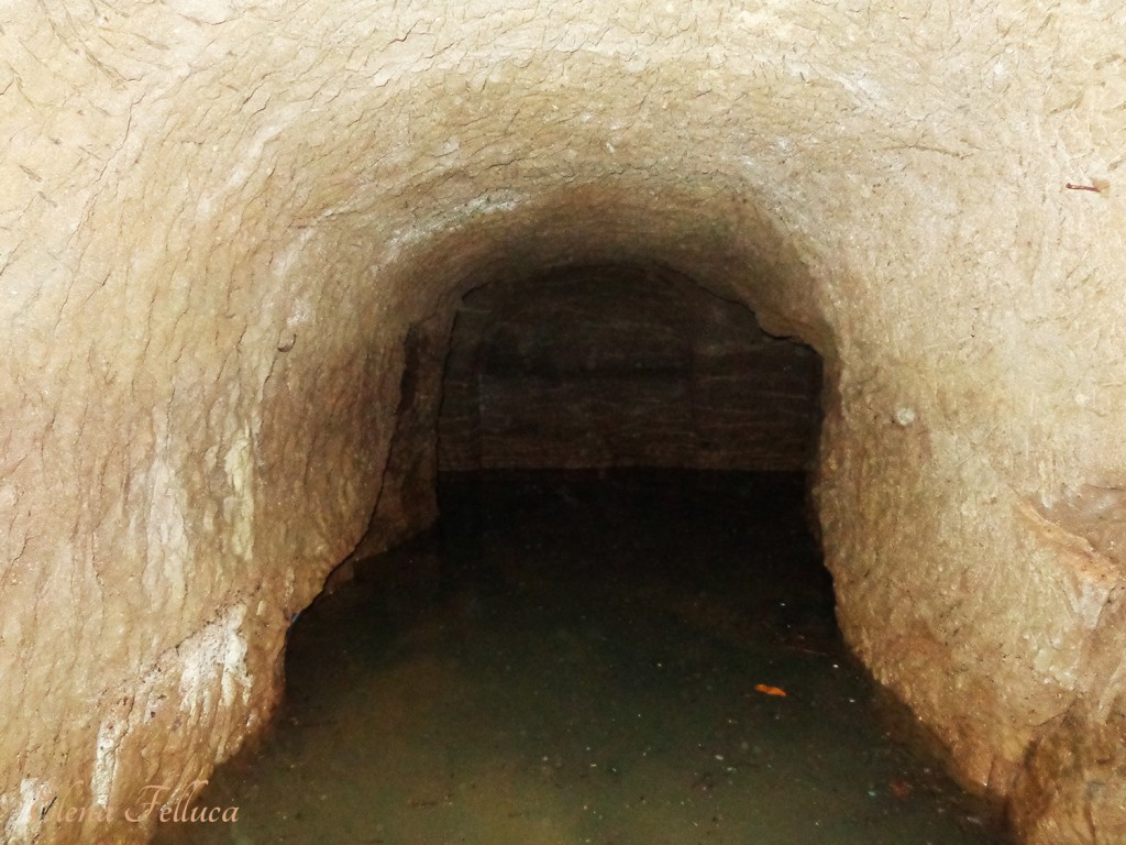 Bracciano, cavità artificiale 14-10-2014, corridoio d'ingresso.