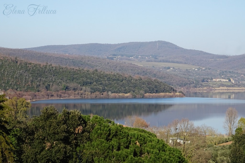 Lago Sabatino, veduta da Bracciano. Gennaio 2022.